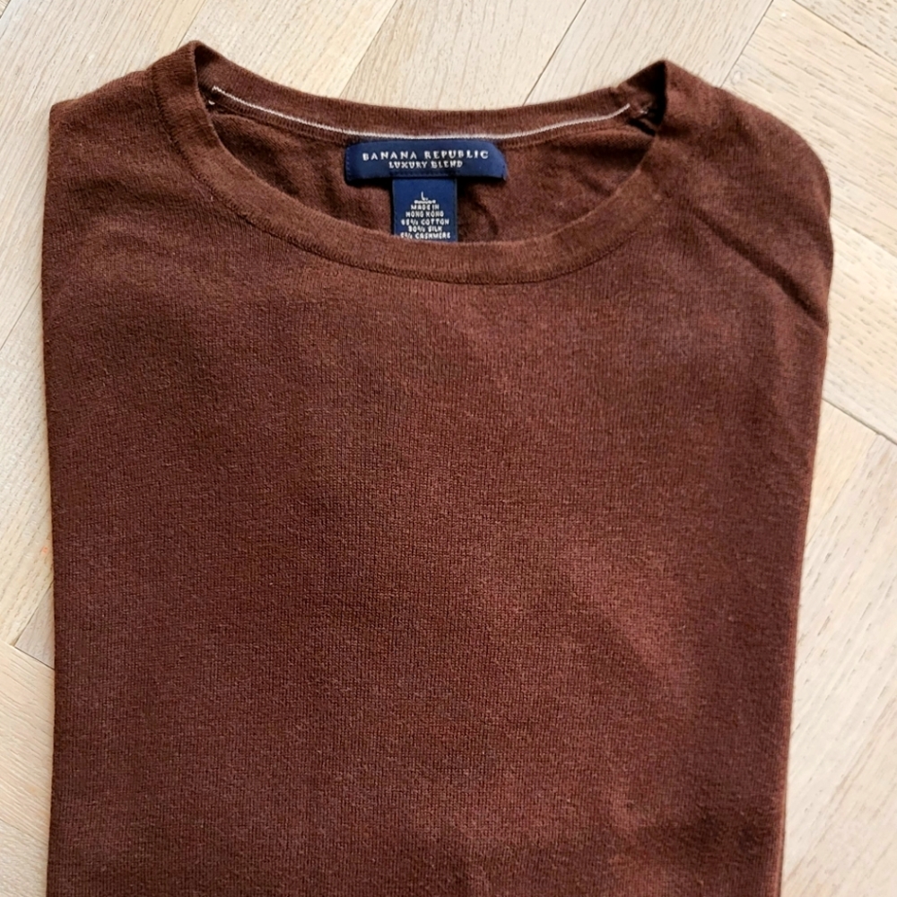 Banana Repiblic Men's top size L in Brown